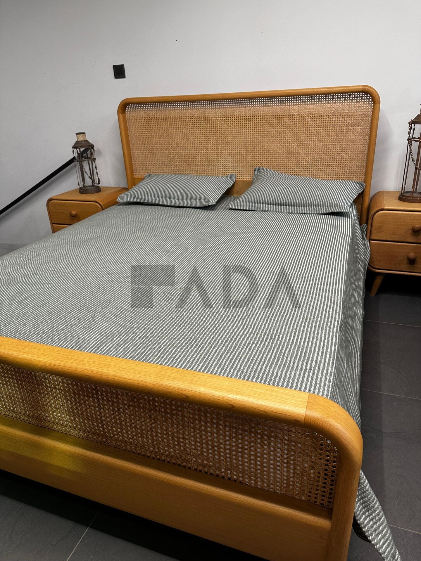 Royal Rattan Meşe Karyola